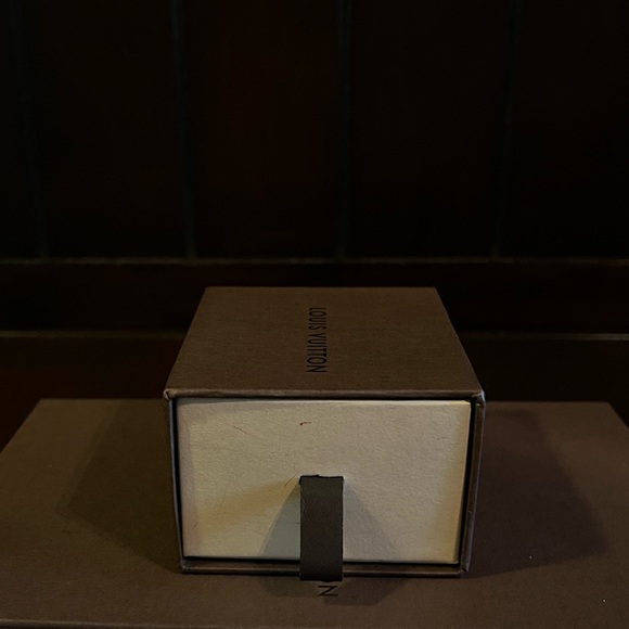 LOUIS VUITTON Brown Resin Monogram Inclusion Ring Size 6 - Picture 6 of 7